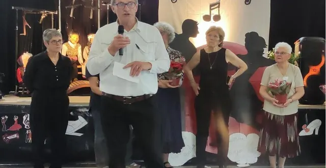 photo  au premier plan : armel plouzeau président du club santé loisir loir bercé.  &copy;  le maine libre 