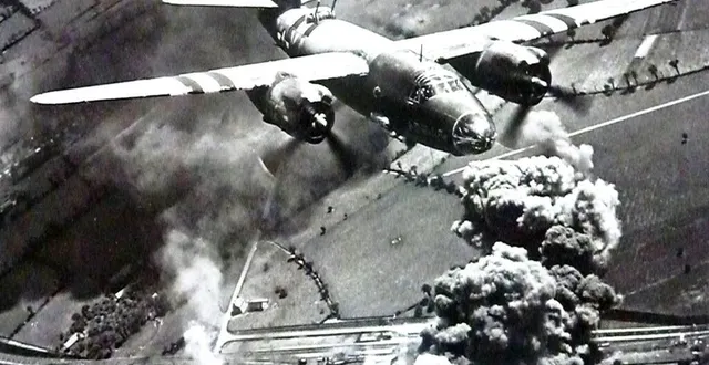 photo  bombardement du quartier de la gare de montsecret par un b26 en juin 1944.  &copy;  archives nationales américaines 
