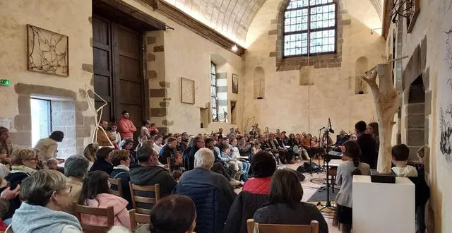 photo  un public très impliqué dans la collégiale le 1er juin pour écouter les élèves.  &copy;  ouest-france 