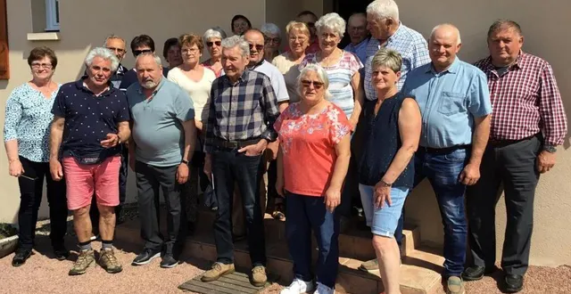 photo  les marignéens et les autunois ont promis de se retrouver à marigné-laillé, l’an prochain.  &copy;  comité d’échanges marigné-laillé 