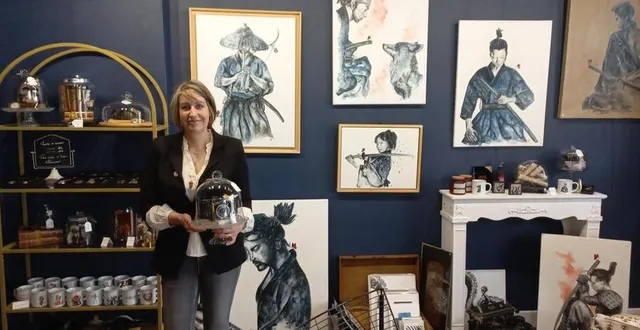 photo  laëti bellanger dans son magasin de créateurs rue notre-dame, devant ses tableaux et créations.  &copy;  co 