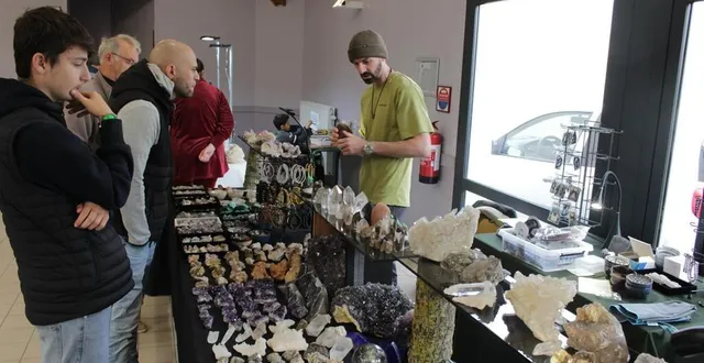 photo  lors de l’exposition-vente de l’association rencontres minérales les samedi 21 et dimanche 22 octobre 2023 à la flèche.  &copy;  archives le maine libre 