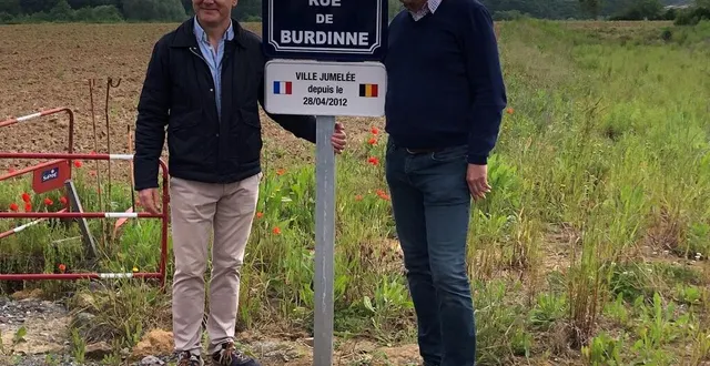 photo  laurent paris, le maire de rouillon, et frédéric bertrand, le bourgmestre de burdinne.   &copy;  le maine libre 
