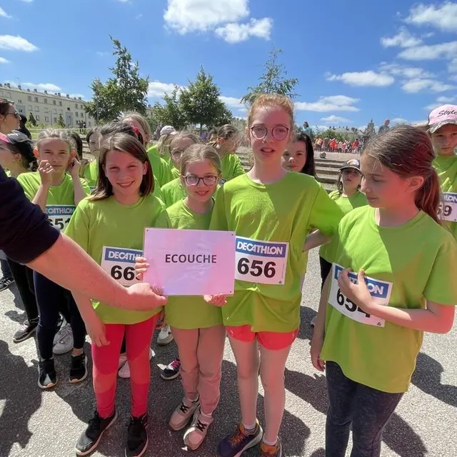 photo l’école primaire d’écouché-les-vallées était là… normal avec un directeur d’école - arnaud deceroit - lui-même athlète.  ©  ouest-france