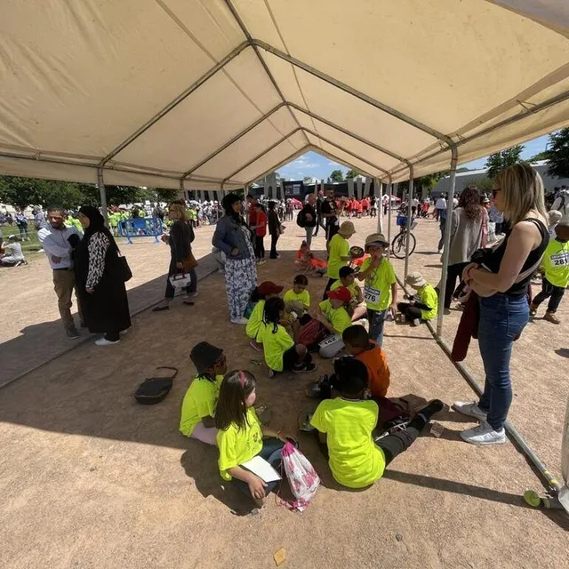 photo une tente était prévue pour offrir un peu d’ombre, sous le soleil enfin revenu.  ©  ouest-france