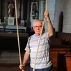 photo michel portier fait sonner les cloches de l’église de ligron (sarthe) lors des messes, des baptêmes, des mariages et des sépultures.