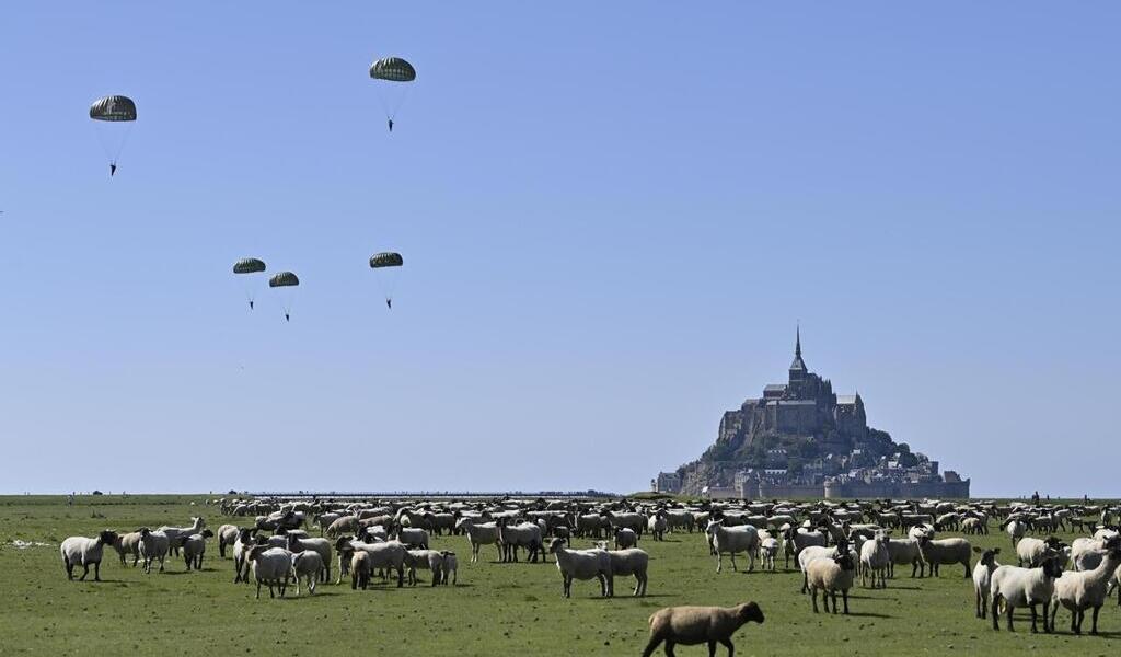 REPORTAGE. Pour l’anniversaire du D-Day, 300 parachutistes sautent ...