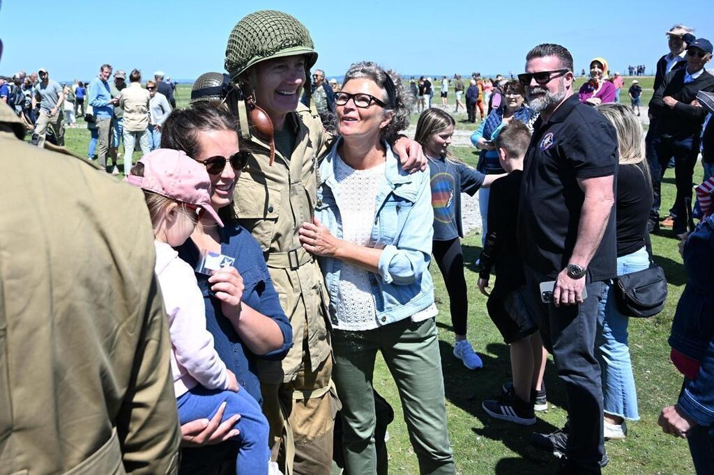 REPORTAGE. Pour l’anniversaire du D-Day, 300 parachutistes sautent ...