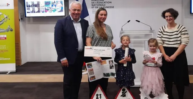 photo  l’école georges-jean a été conviée à la remise des récompenses au ministère de l’éducation nationale à paris.  &copy;  école georges-jean 