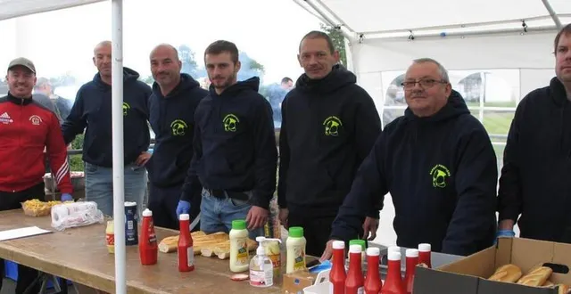 photo  c’est une rencontre conviviale que proposaient les sapeurs-pompiers.  &copy;  le maine libre 