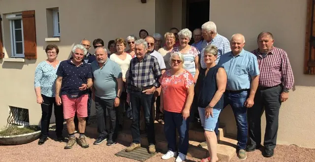 photo  groupe du comité d’échange de marigné-laillé à autun.  &copy;  ouest-france 