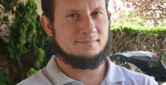 photo  avec 18 ans d’expérience, titulaire d’un cap et d’un bpcouverture et zinguerie, jessy bernard s’est installé à la butte-aux-cailles.  &copy;  co 