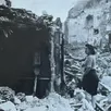 photo la rue de la chaussée après les bombardements de l’été 1944.