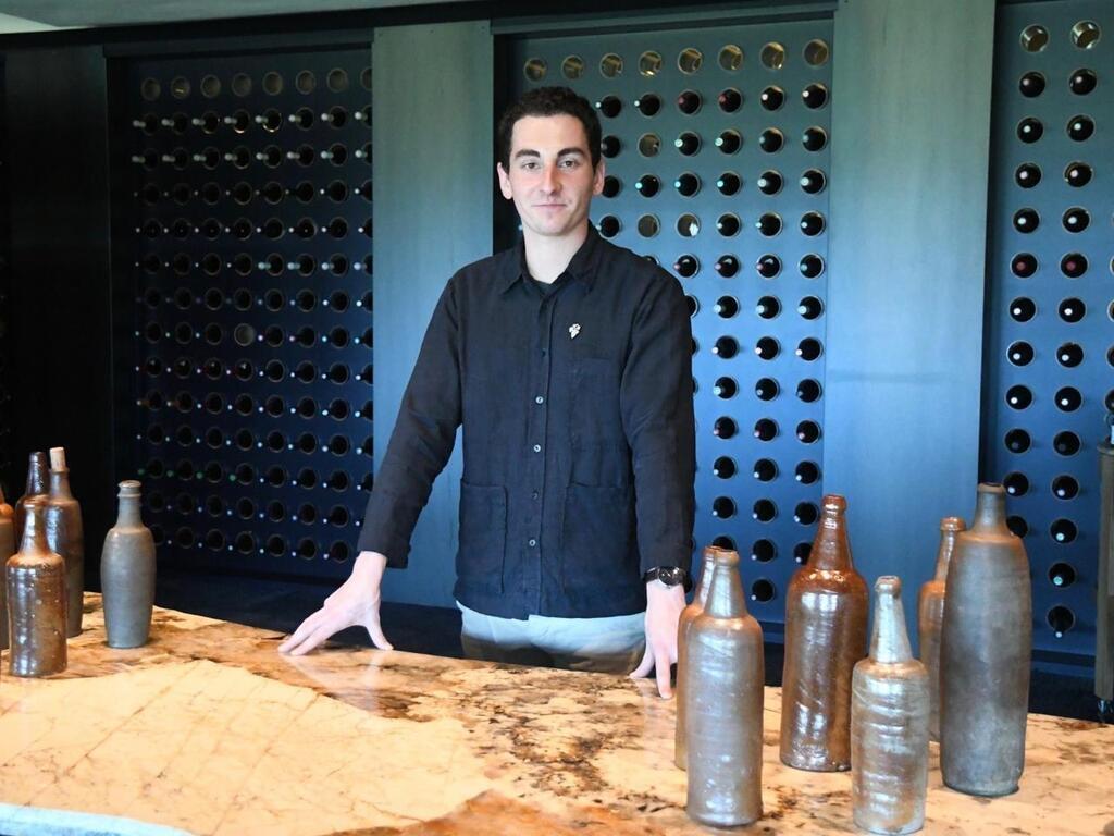 À 26 ans, il est nommé meilleur sommelier de Bretagne par le Gault