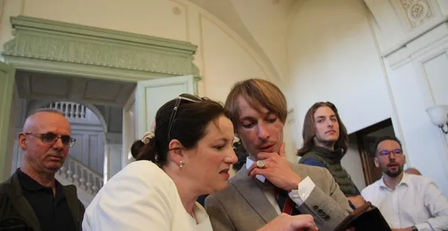 photo  dimanche 9 juin 2024, angéline furet, 40 ans, a suivi l’annonce des résultats du département au sein de la préfecture de la sarthe, en compagnie d’une partie de son équipe du rassemblement national.  &copy;  ouest-france 