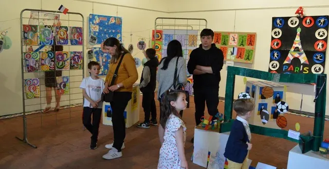 photo  vernissage de l’exposition des écoliers besséens, salle des calèches.  &copy;  ouest-france 