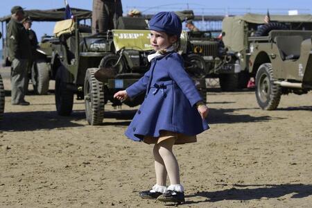 photo Après les cérémonies officielles, trop souvent fermées, le public a investi Arromanches-les-Bains (Calvados), vendredi 7 juin. Marc Ollivier/Ouest-France 