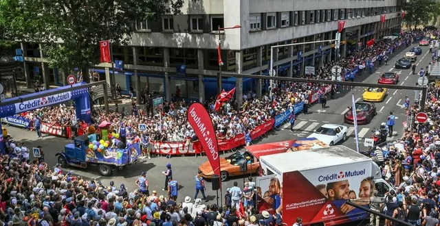 photo  environ 200 000 personnes avaient assisté à la parade des pilotes en 2023.  &copy;  archives le maine libre - denis lambert 