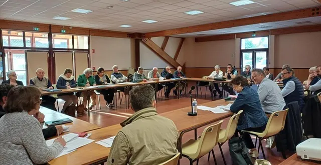 photo  le conseil communautaire s’est réuni jeudi à la salle jean-féron et ont notamment déposé un dossier auprès de l’institut national de la propriété industrielle pour protéger la marque « le lac de suisse normande ».  &copy;  ouest-france 