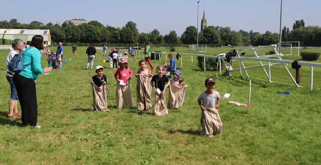 photo  les élèves de maternelle se sont notamment affrontés sur une épreuve de course en sac, jeudi 6 juin 2024.  &copy;  ouest-france 