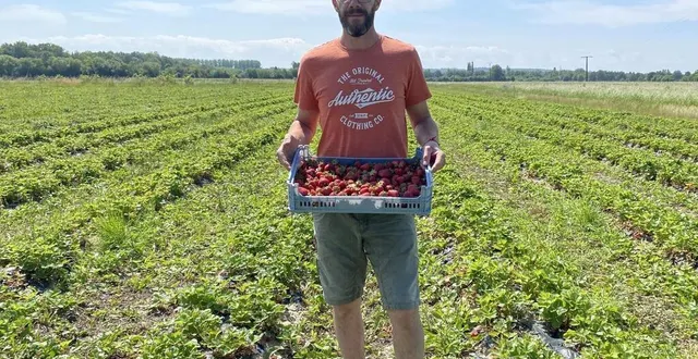 photo  depuis mai 2024, frédéric julien, à la tête de la ferme de la charité, basée à crosmières, propose de la vente directe pour répondre à une « grosse demande locale ».  &copy;  ouest-france 