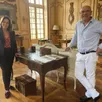 photo  isabelle et gino fouquet viennent d’investir le 23 de la rue du bercail, à alençon. ces deux antiquaires, passionnés du xviiie siècle, accueilleront leur clientèle dans leur showroom qui est aussi leur maison. 