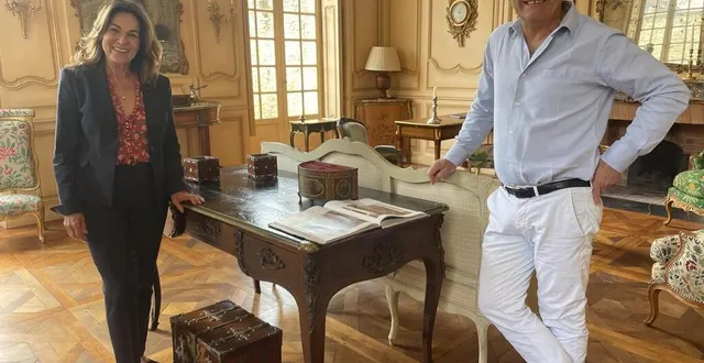 photo  isabelle et gino fouquet viennent d’investir le 23 de la rue du bercail, à alençon. ces deux antiquaires, passionnés du xviiie siècle, accueilleront leur clientèle dans leur showroom qui est aussi leur maison.  &copy;  ouest-france 