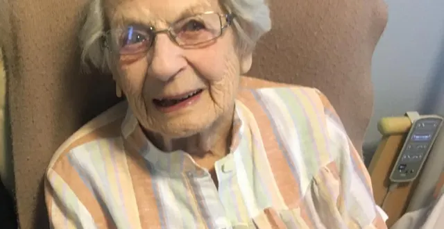 photo  jeanine fouquet, une silléenne bientôt centenaire.    &copy;  photo personnelle 