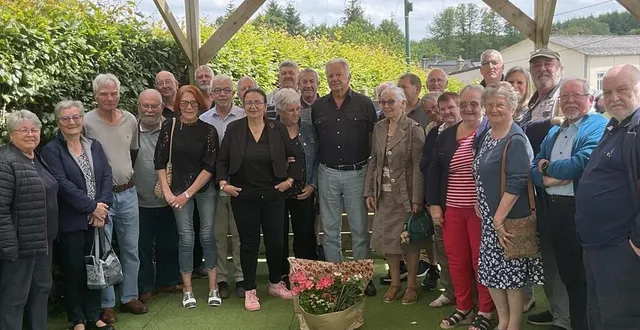 photo  le président daniel clouet et toute l’équipe ont témoigné la reconnaissance du club à yvonne oger, sur le départ.  &copy;  ouest-france 
