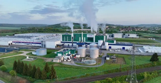 photo  à proximité du bourg du theil-sur-huisne (val-au-perche), l’usine essity est reconnaissable à ses longs panaches de fumée blanche.  &copy;  essity 