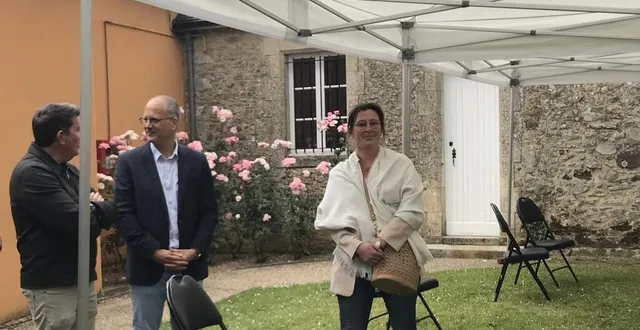 photo  des circuits équestres et de géocaching du sud-est manceau ont été inaugurés. de gauche à droite : stéphane fouchard, maire de brette-les-pins, nicolas rouanet, président de la communauté de communes, et séverine prézelin, vice-présidente en charge du tourisme et de la culture.  &copy;  ouest-france 