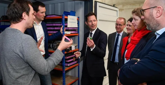 photo  verrières-en-anjou, le 16 avril. les représentants angevins des républicains, ici réunis pour soutenir la candidature de françois-xavier bellamy (au centre) aux européennes. du centre à droite : stéphane piednoir, constance nebbula, anne-laure blin et roch brancour.  &copy;  laurent combet 