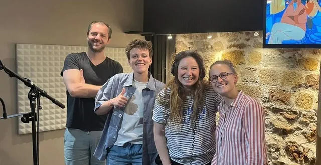 photo  florie bresteaux (deuxième en partant de la gauche) et noémie varon (à droite), finalisent leur dessin animé sur le handicap. il sera diffusé lors des jo de paris.  &copy;  dr 