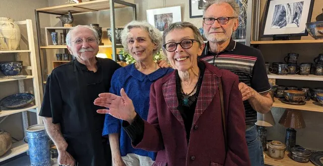 photo  de gauche à droite,  jean-paul berthet, dominique pineau, patricia désiré et jean grison exposent à la poterie de saint-hubert.  &copy;  ouest-france 