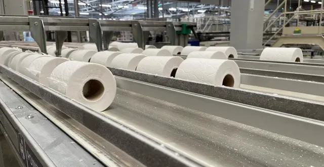 photo  essity produit notamment du papier-toilette expédié ensuite vers leurs nombreux clients dans la grande distribution.  &copy;  le maine libre 