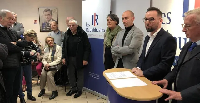 photo  clément coulon (2e en partant de la droite) et les dirigeants lr de la sarthe blâment les propos d’eric ciotti et refusent toute entente avec le rassemblement national.  &copy;  photo le maine libre 