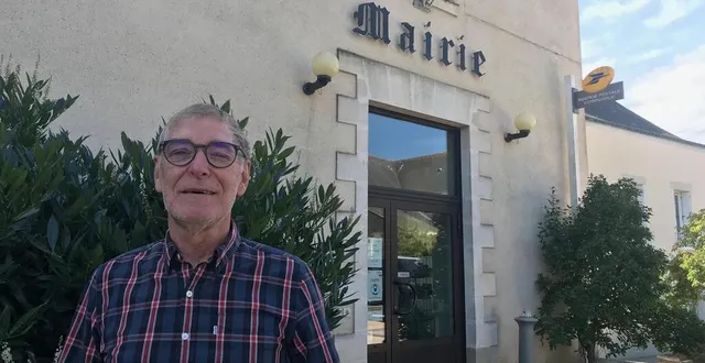 photo  daniel garnier, devant sa mairie mouzeil, en loire-atlantique :  « on va ramer pour que tout se passe au mieux, on est les petites mains de la république, on a l’habitude… »  &copy;  ouest-france 