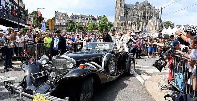 photo  il y a un an, pour le centenaire des 24 heures du mans, il y avait foule, en ville, pour l’incontournable parade des pilotes.  &copy;  marc ollivier / ouest-france 