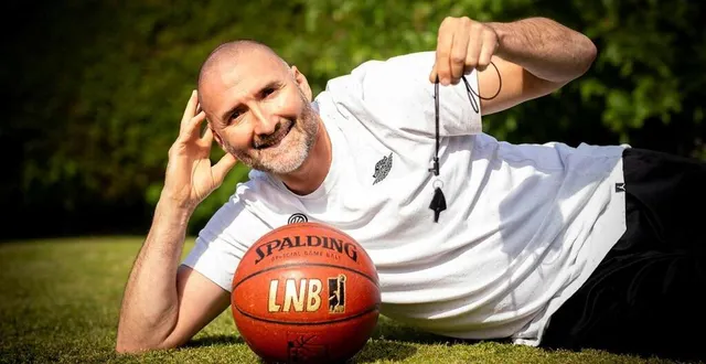 photo  sébastien bourgeois range le sifflet.  &copy;  dominique breugnot 