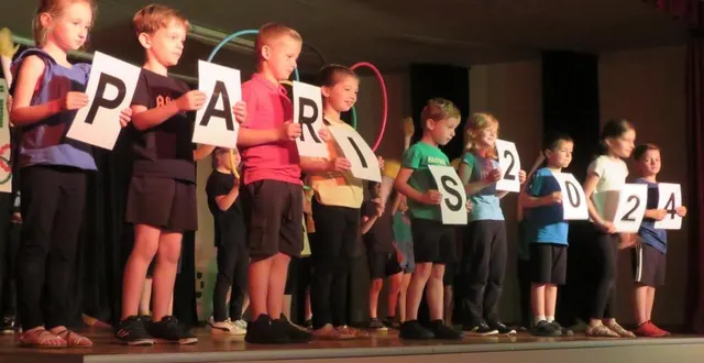 photo  tout un programme pour les huit classes avec des représentations sur le thème des jeux olympiques.  &copy;  le maine libre 