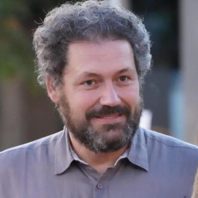 photo ludovic bu : « la mobilité est un droit. mais à quel prix ? celui d’un énorme gaspillage d’énergie, d’artificialisation des sols, d’embouteillages. sans parler du bruit et des conséquences sur la santé. »  ©  françois nicolas