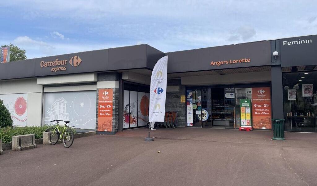 Peine Sorti De Prison Il Braque Un Carrefour Market Angers Avec Vingt Couteaux Sur Lui Le