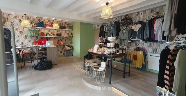 photo  le dépôt-vente est également un lieu de rencontres.  &copy;  ouest-france 