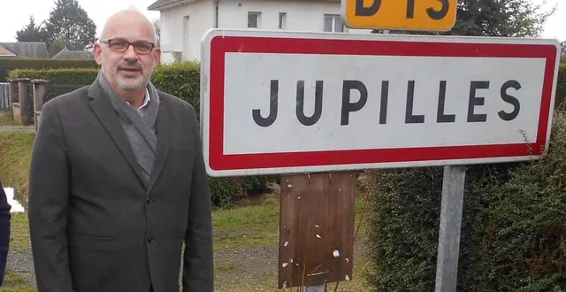 photo  vincent gruau, maire de jupilles, annonce avoir été investi par le parti les républicains pour les élections législatives 2024. il est candidat dans la 3e circonscription de la sarthe.  &copy;  archives ouest-france 