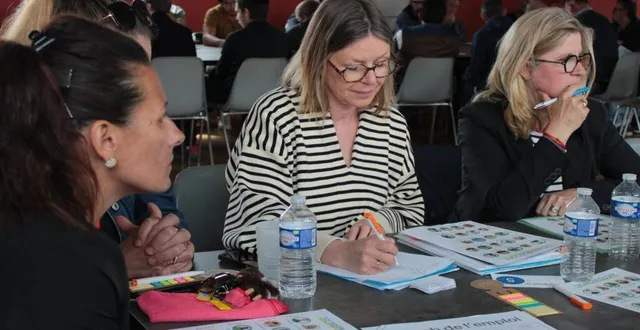 photo  autour de guylaine audabram (au centre), les représentants des entreprises qui ont répondu à l’invitation de l’aipaa.  &copy;  ouest-france 