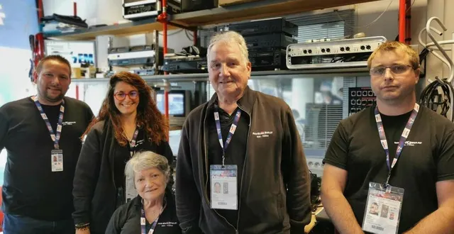 photo  une partie de l’équipe de jean-marie boulay qui œuvre sur le circuit des 24 h du mans : renald gentil, mélanie deroubaix, marie-claude boulay, patrick alizon et yannis bouvet.  &copy;  ouest-france 