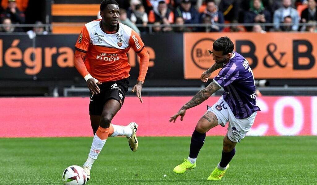 FC Lorient. Option d’achat levée pour le défenseur central Nathaniel ...