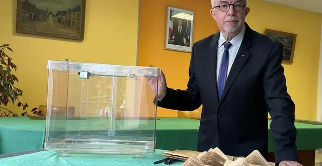 photo  pour philippe bigot, maire : « on peut espérer que l’identité numérique, qui simplifie le vote par procuration, fasse reculer l’abstention lors des élections à venir. »  &copy;  ouest-france 