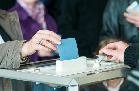 photo Débat : Abstentionnistes, comptez-vous voter pour les législatives ? Par saintho
