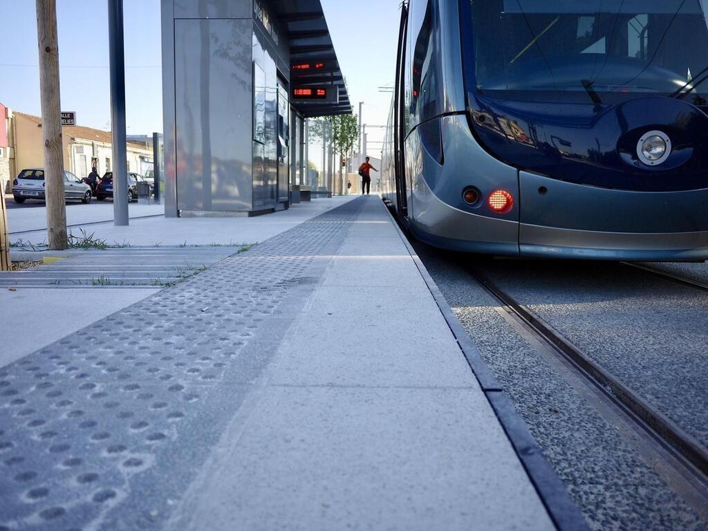 bordeaux tickets tram